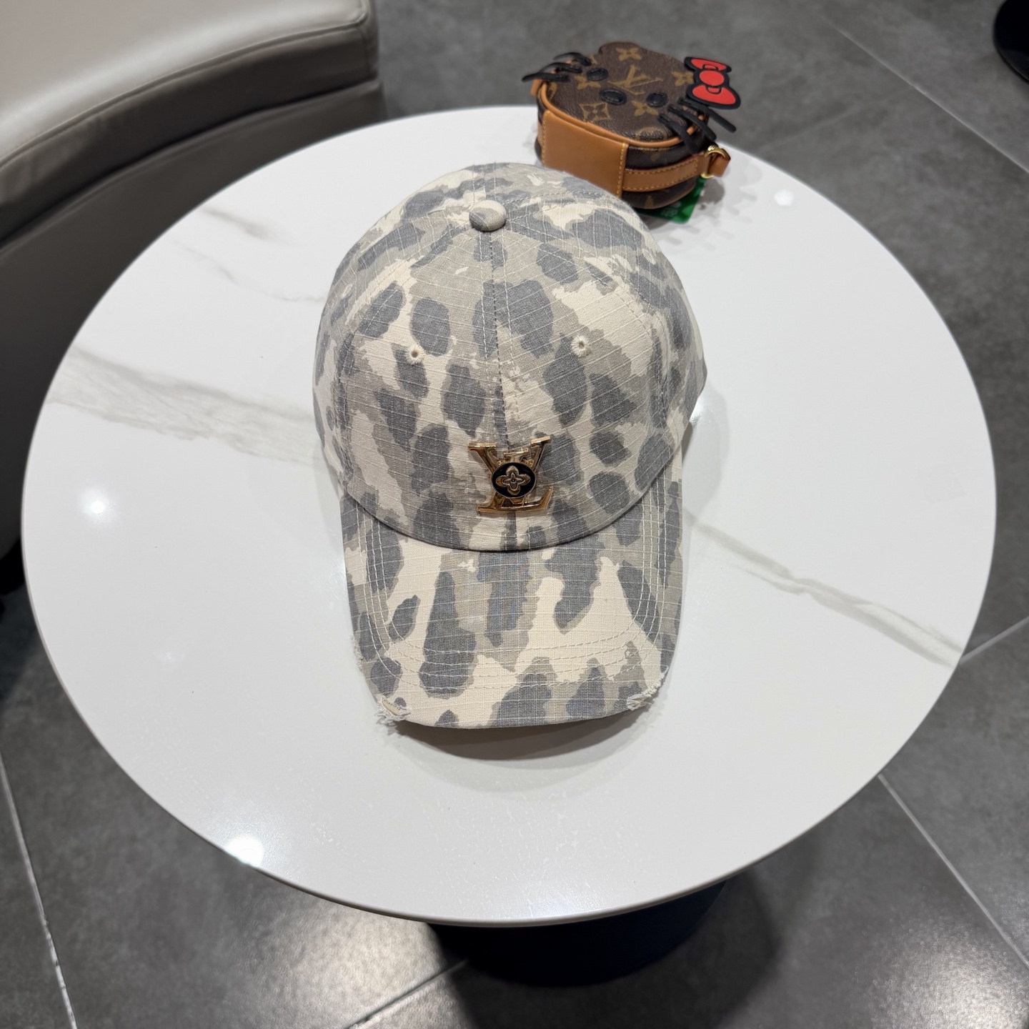 🧢路易威登棒球帽 LouisVuitton😍新款LV棒球帽，重工打造♥️高端大气，百搭款🤗男女通用！