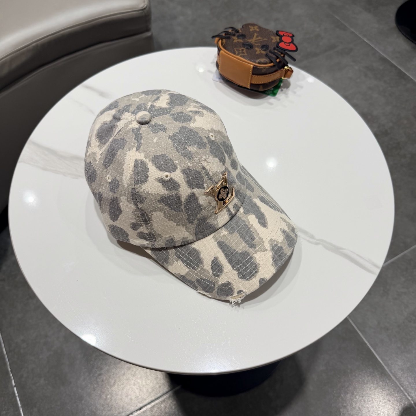 🧢路易威登棒球帽 LouisVuitton😍新款LV棒球帽，重工打造♥️高端大气，百搭款🤗男女通用！