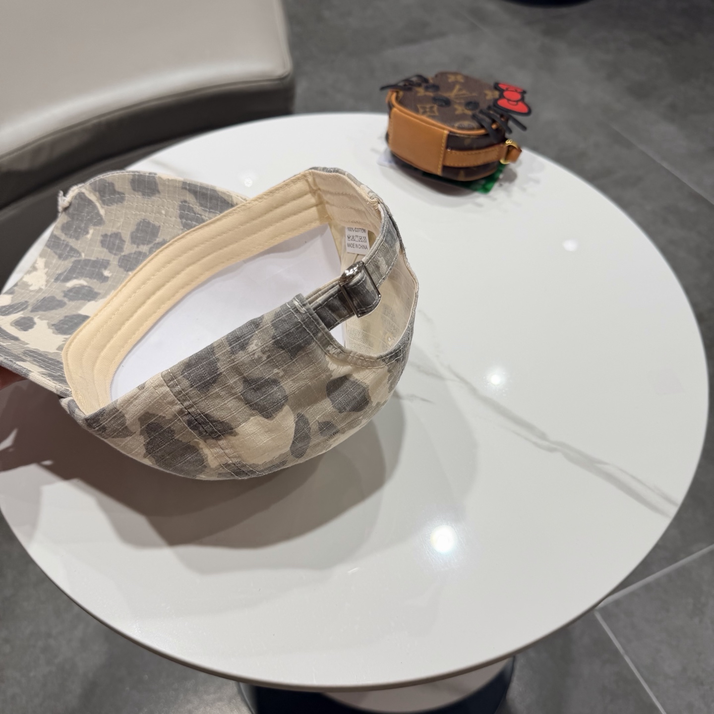 🧢路易威登棒球帽 LouisVuitton😍新款LV棒球帽，重工打造♥️高端大气，百搭款🤗男女通用！