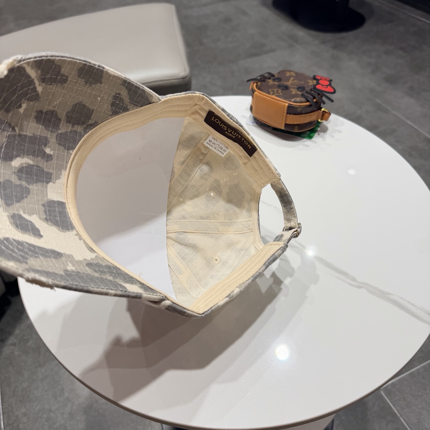 🧢路易威登棒球帽 LouisVuitton😍新款LV棒球帽，重工打造♥️高端大气，百搭款🤗男女通用！