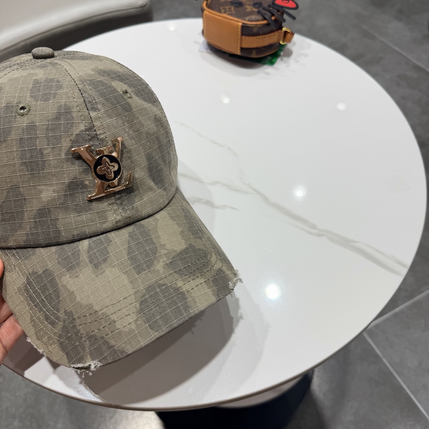 🧢路易威登棒球帽 LouisVuitton😍新款LV棒球帽，重工打造♥️高端大气，百搭款🤗男女通用！