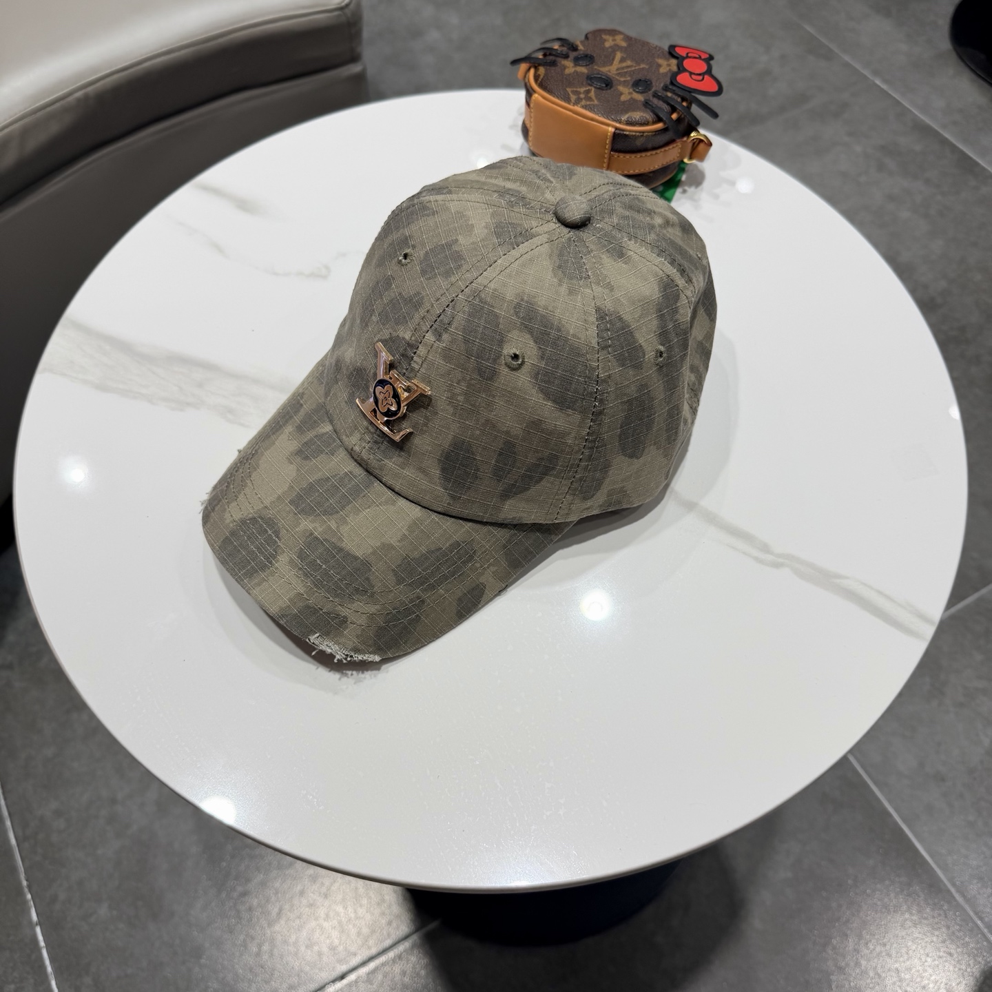 🧢路易威登棒球帽 LouisVuitton😍新款LV棒球帽，重工打造♥️高端大气，百搭款🤗男女通用！