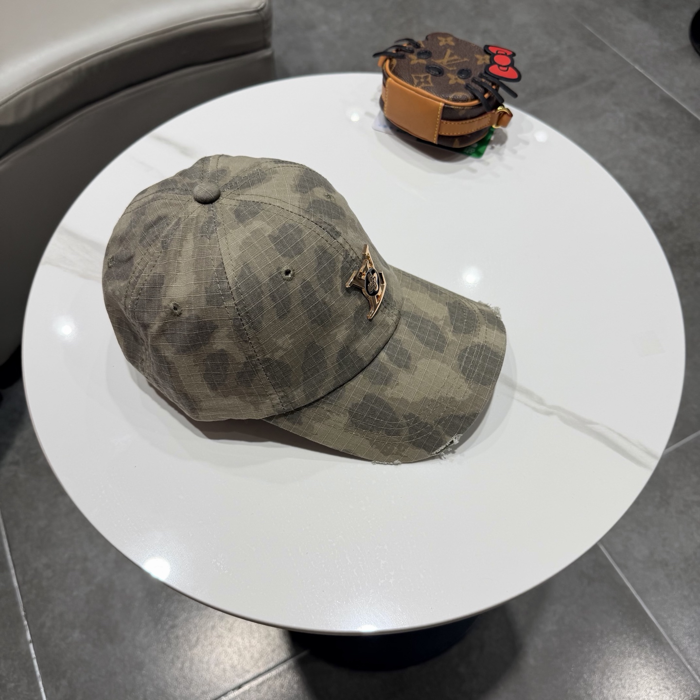🧢路易威登棒球帽 LouisVuitton😍新款LV棒球帽，重工打造♥️高端大气，百搭款🤗男女通用！