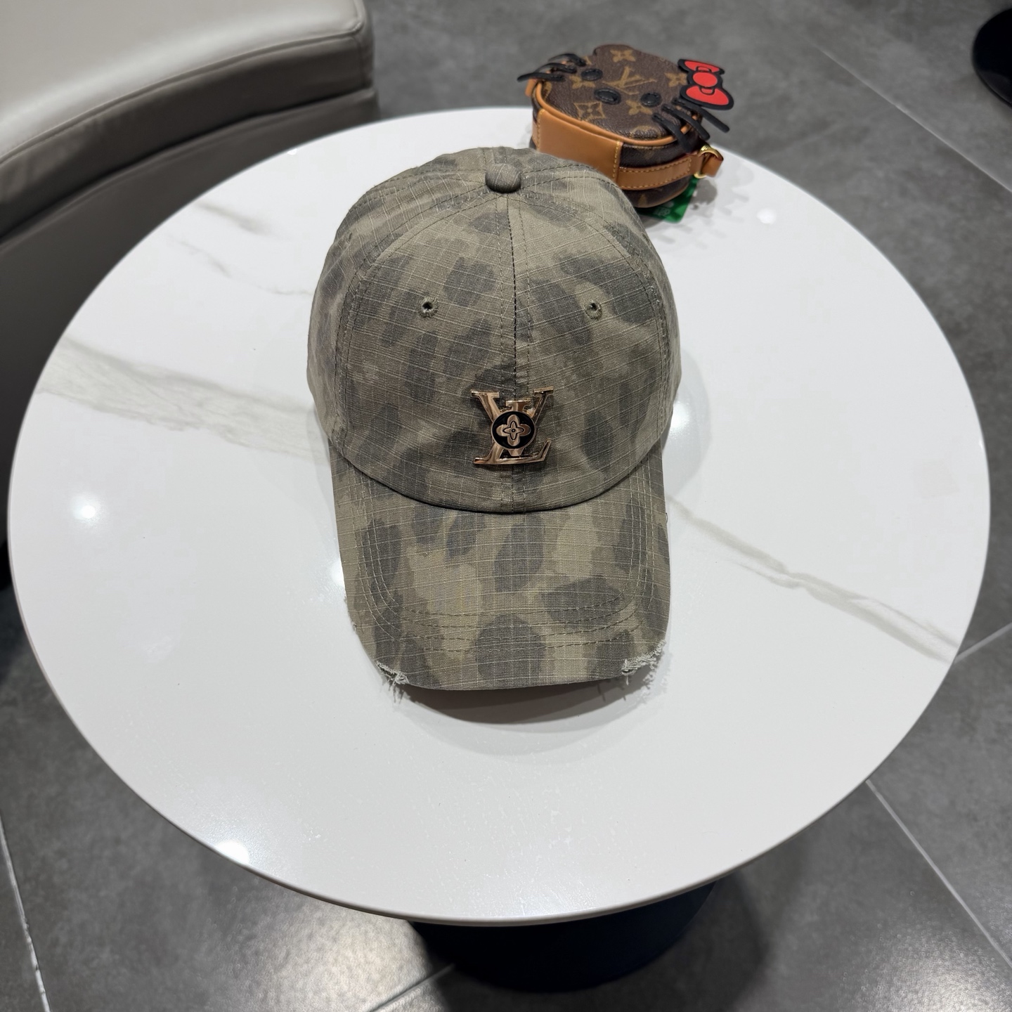 🧢路易威登棒球帽 LouisVuitton😍新款LV棒球帽，重工打造♥️高端大气，百搭款🤗男女通用！