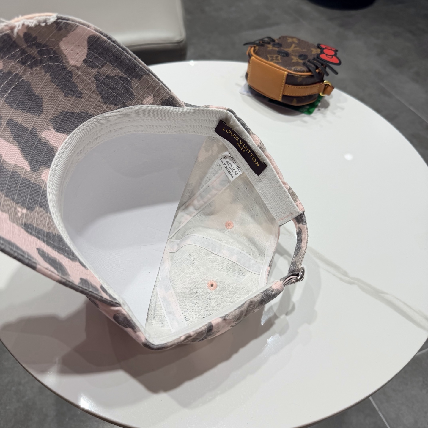 🧢路易威登棒球帽 LouisVuitton😍新款LV棒球帽，重工打造♥️高端大气，百搭款🤗男女通用！