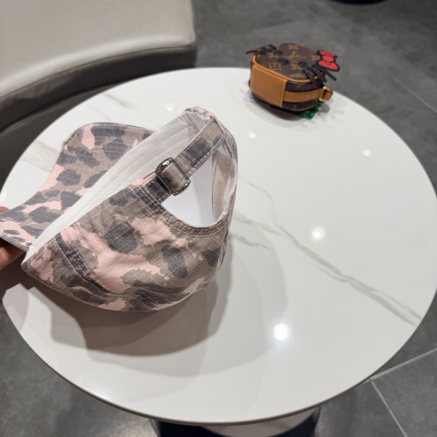 🧢路易威登棒球帽 LouisVuitton😍新款LV棒球帽，重工打造♥️高端大气，百搭款🤗男女通用！