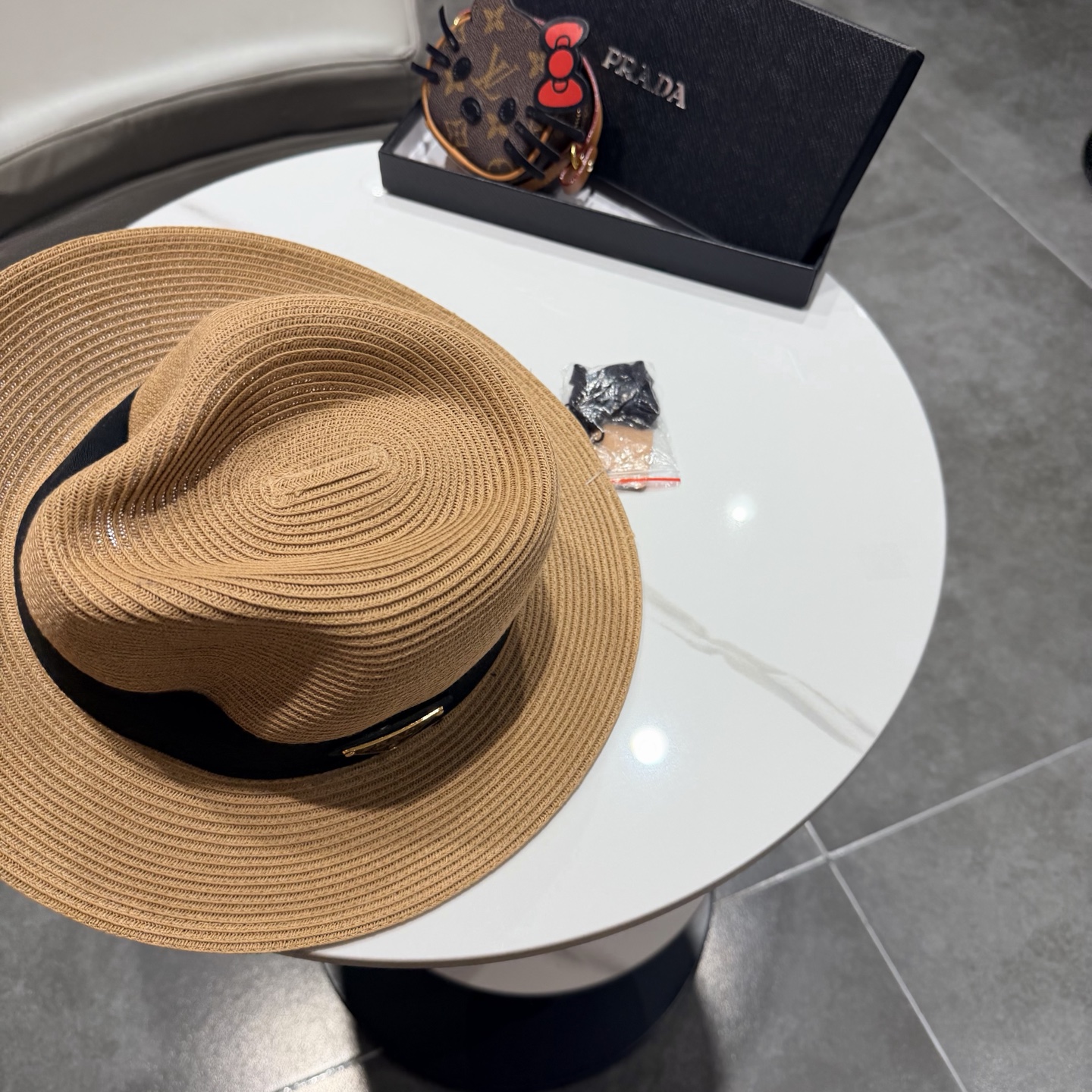 Prada普拉达夏天防晒遮阳帽子女网红款度假海边巴拿马草帽复古凹顶大檐礼帽潮