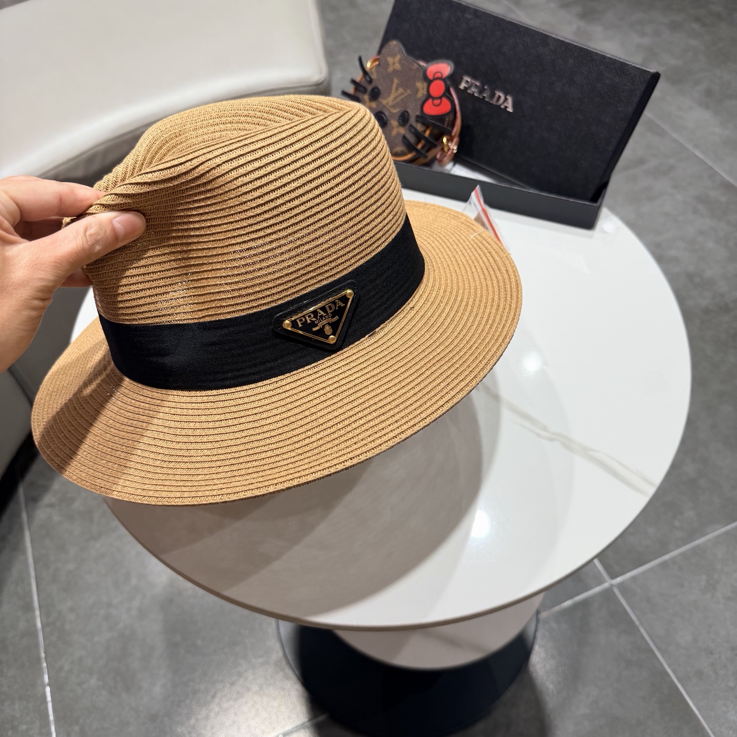 Prada普拉达夏天防晒遮阳帽子女网红款度假海边巴拿马草帽复古凹顶大檐礼帽潮