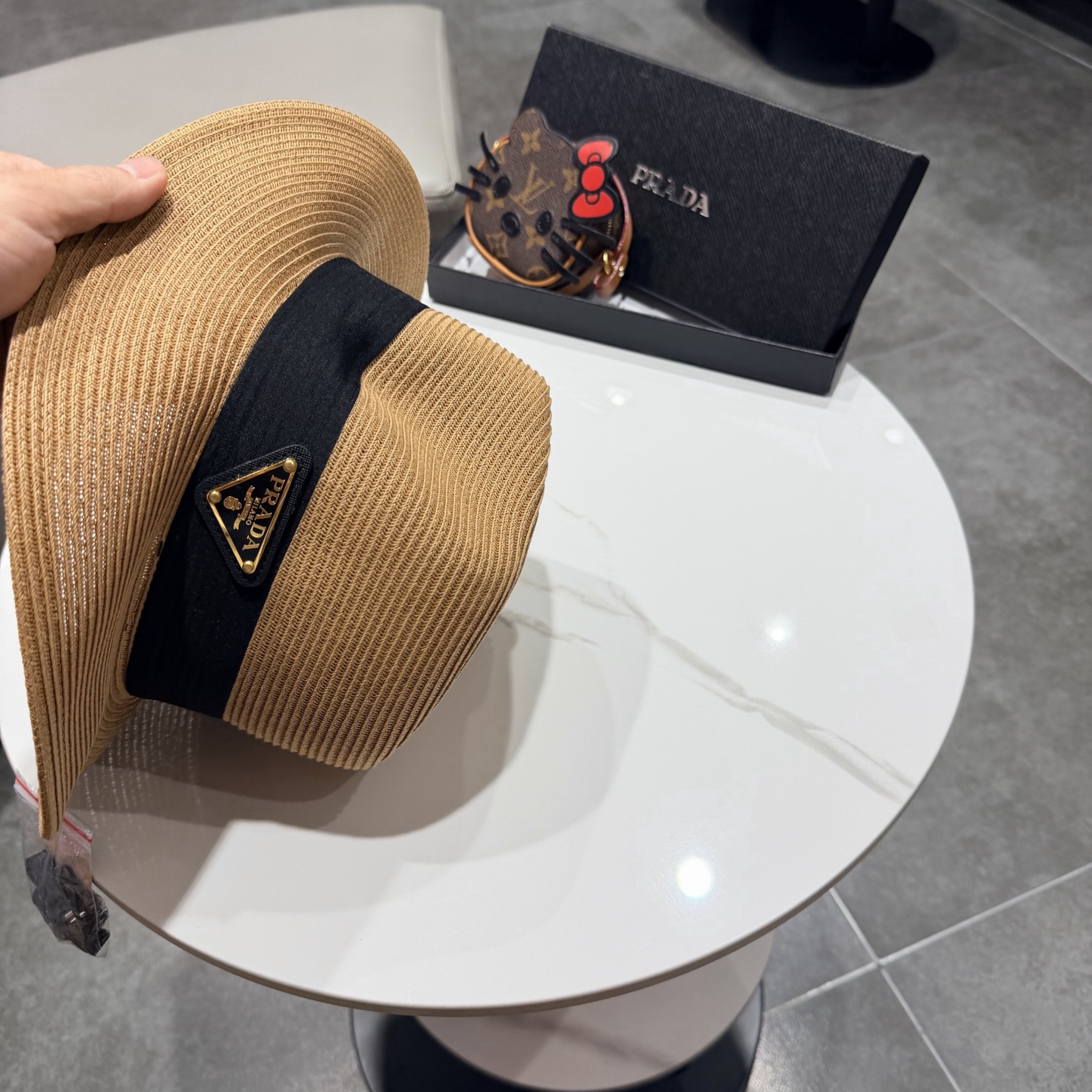 Prada普拉达夏天防晒遮阳帽子女网红款度假海边巴拿马草帽复古凹顶大檐礼帽潮