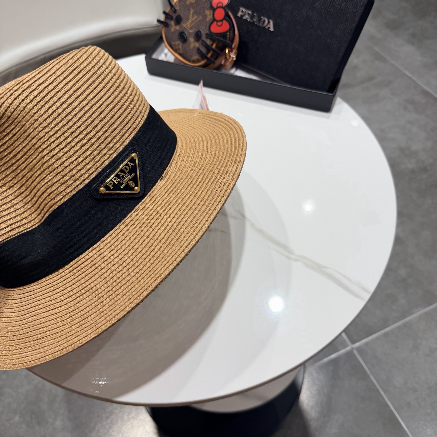 Prada普拉达夏天防晒遮阳帽子女网红款度假海边巴拿马草帽复古凹顶大檐礼帽潮