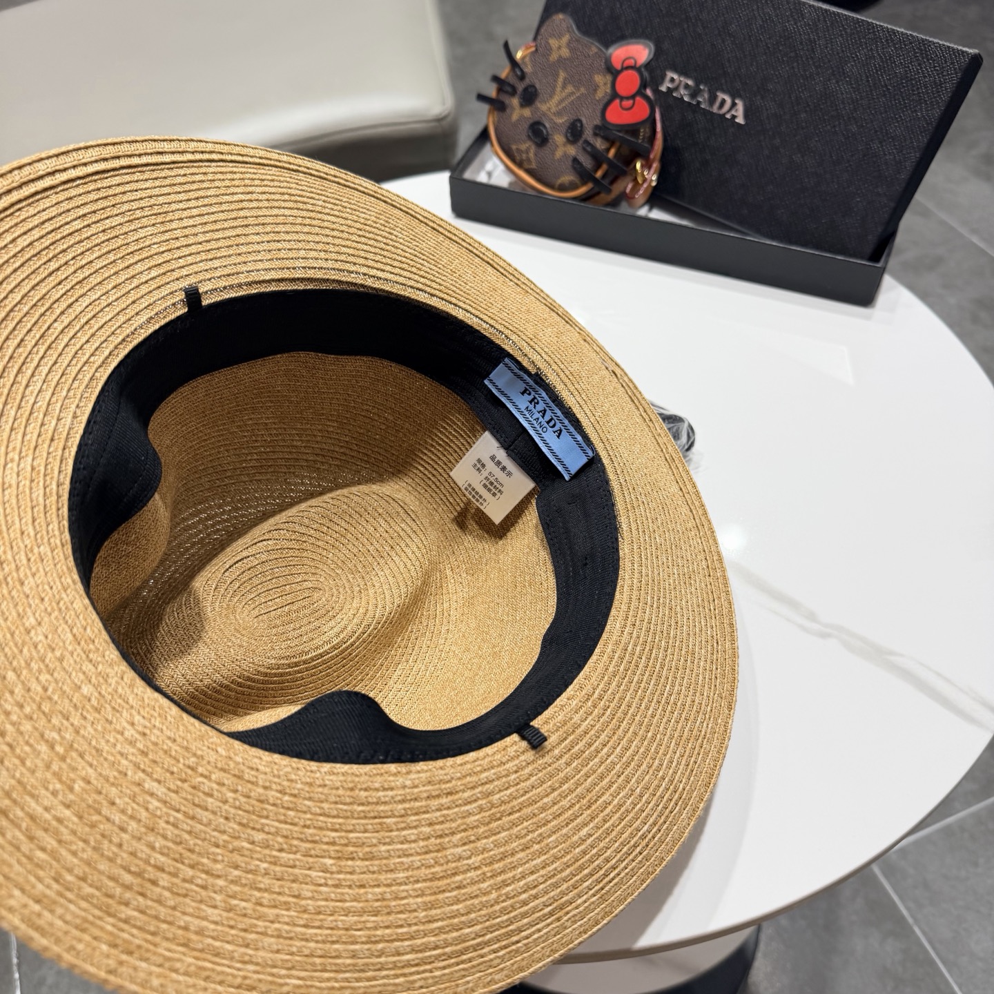 Prada普拉达夏天防晒遮阳帽子女网红款度假海边巴拿马草帽复古凹顶大檐礼帽潮