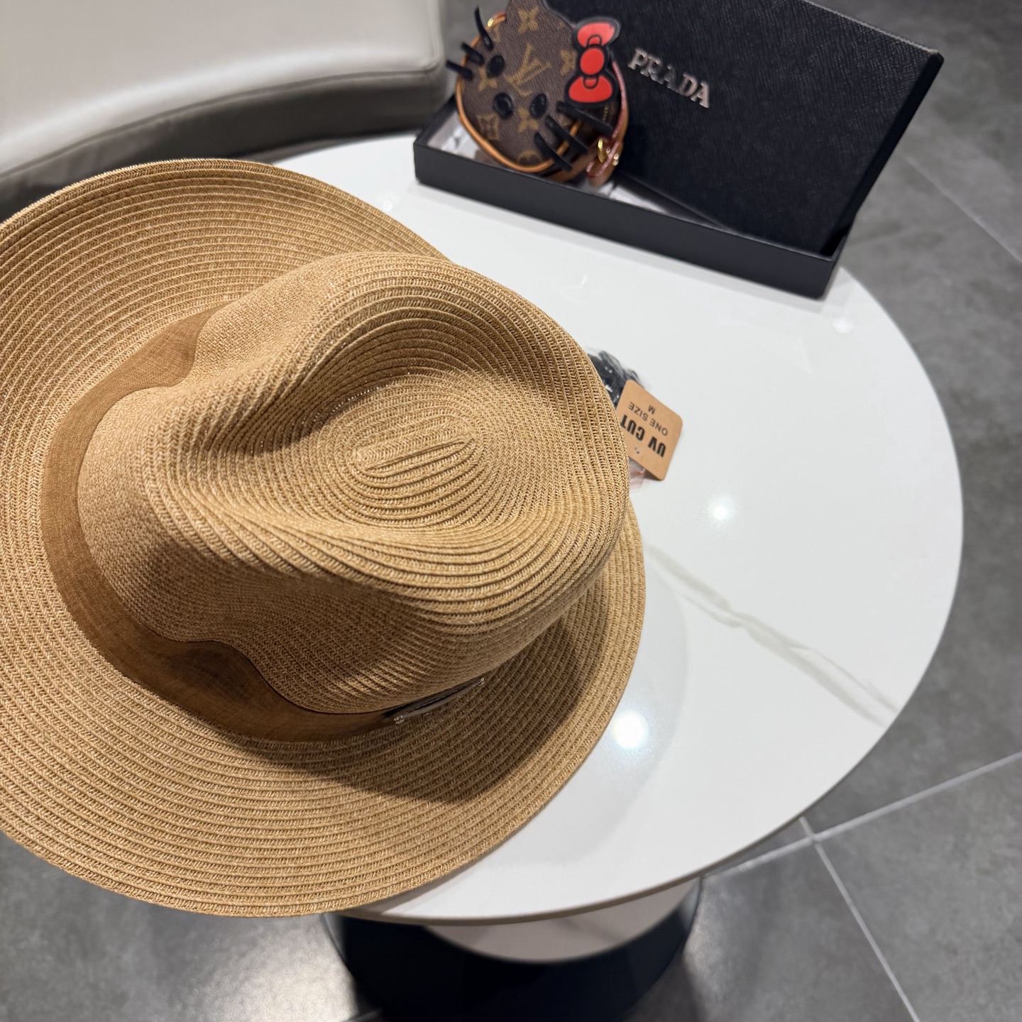 Prada普拉达夏天防晒遮阳帽子女网红款度假海边巴拿马草帽复古凹顶大檐礼帽潮