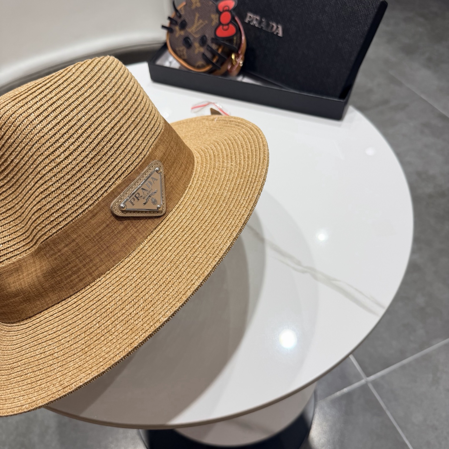 Prada普拉达夏天防晒遮阳帽子女网红款度假海边巴拿马草帽复古凹顶大檐礼帽潮
