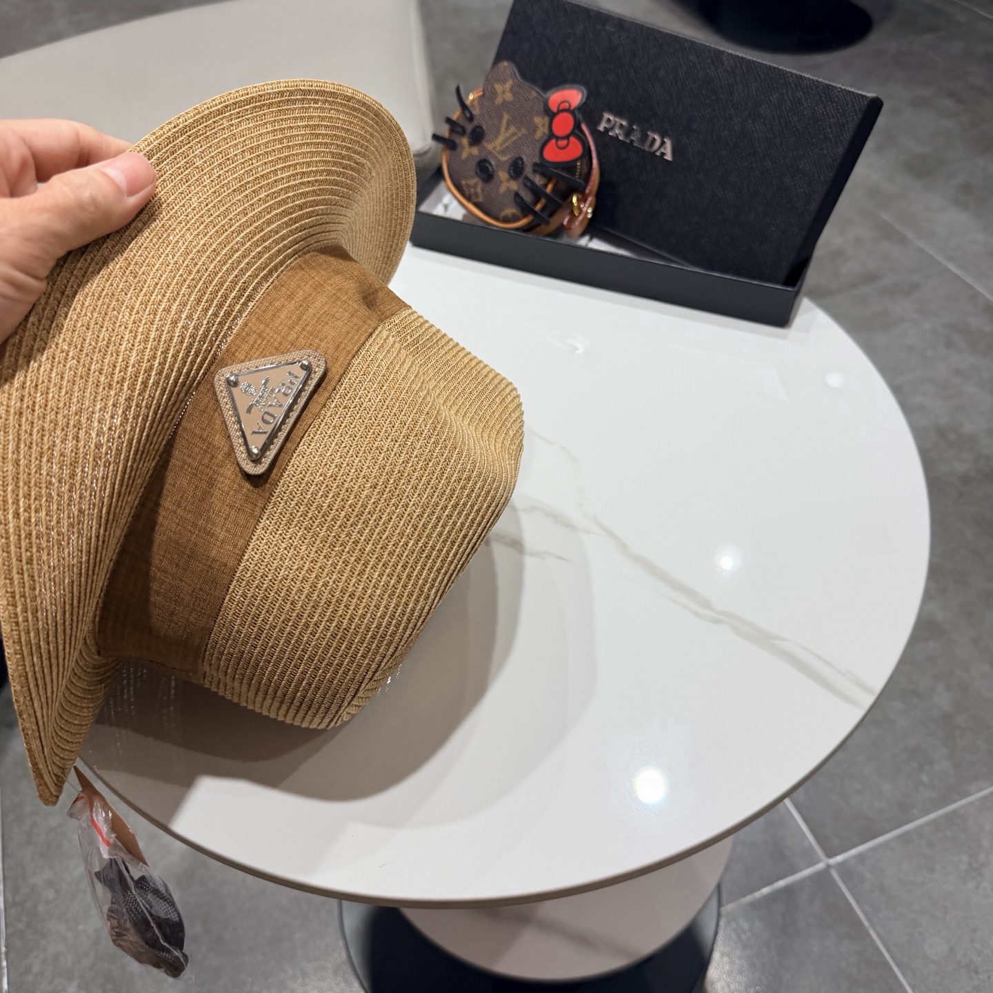 Prada普拉达夏天防晒遮阳帽子女网红款度假海边巴拿马草帽复古凹顶大檐礼帽潮