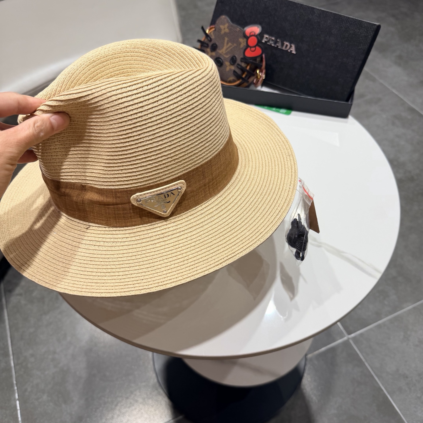 Prada普拉达夏天防晒遮阳帽子女网红款度假海边巴拿马草帽复古凹顶大檐礼帽潮