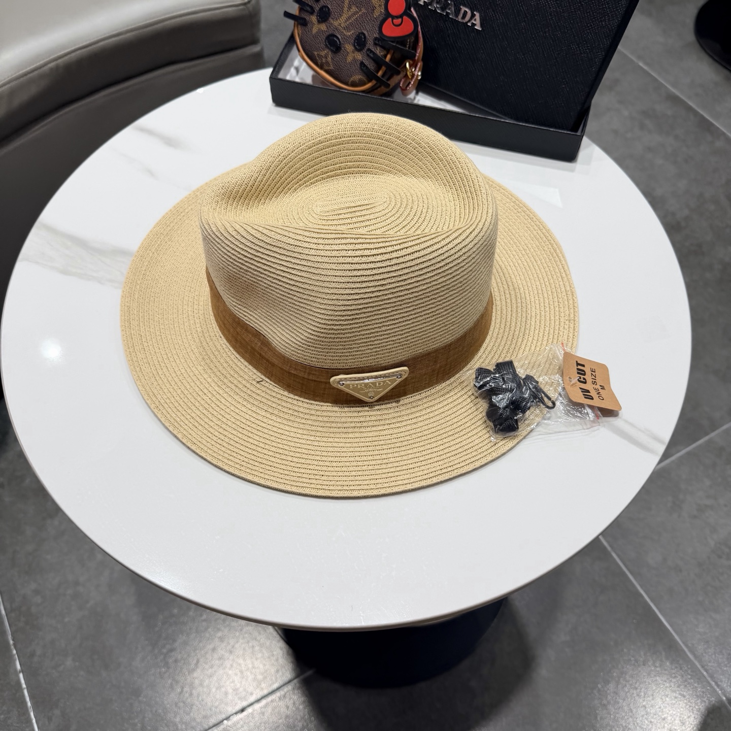 Prada普拉达夏天防晒遮阳帽子女网红款度假海边巴拿马草帽复古凹顶大檐礼帽潮