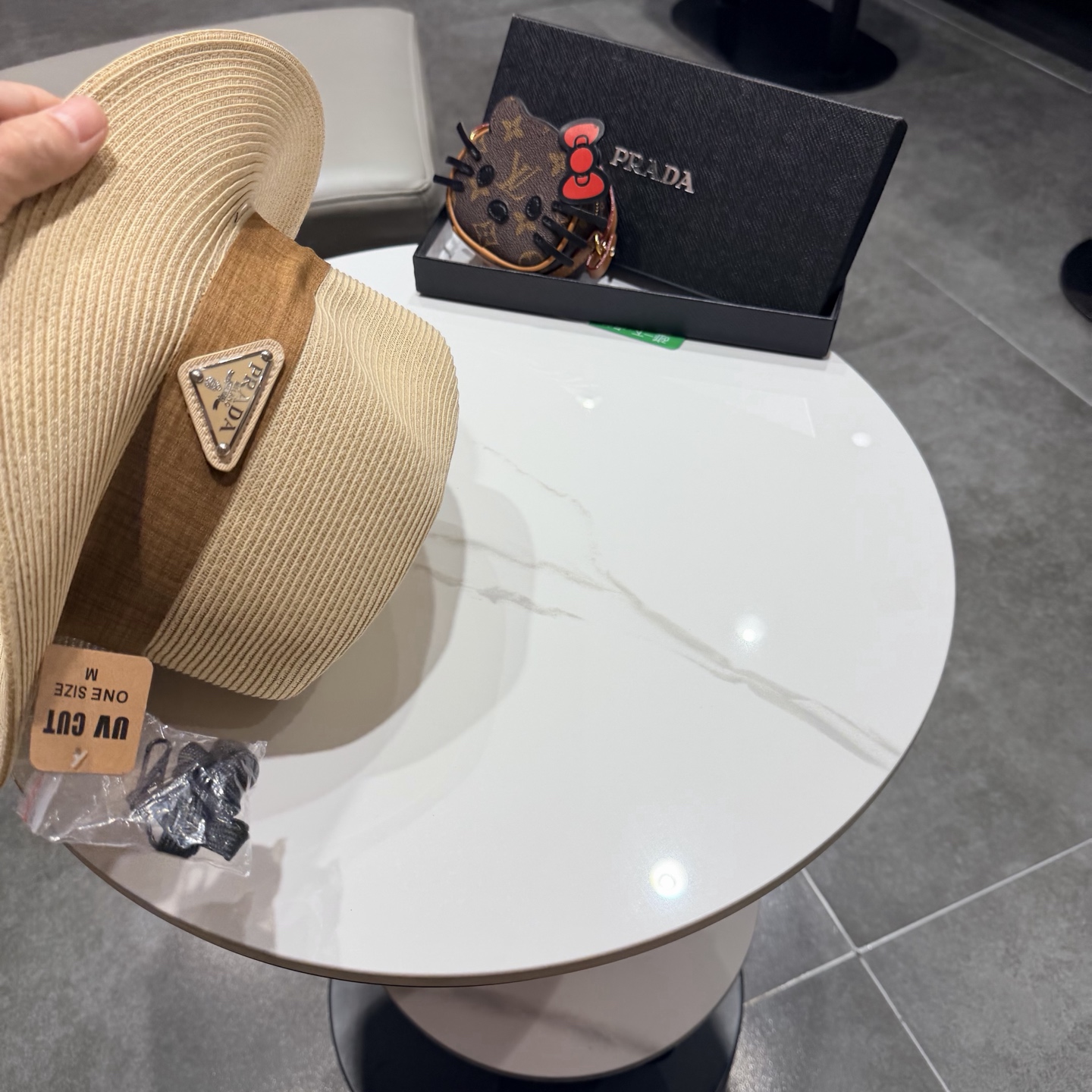 Prada普拉达夏天防晒遮阳帽子女网红款度假海边巴拿马草帽复古凹顶大檐礼帽潮