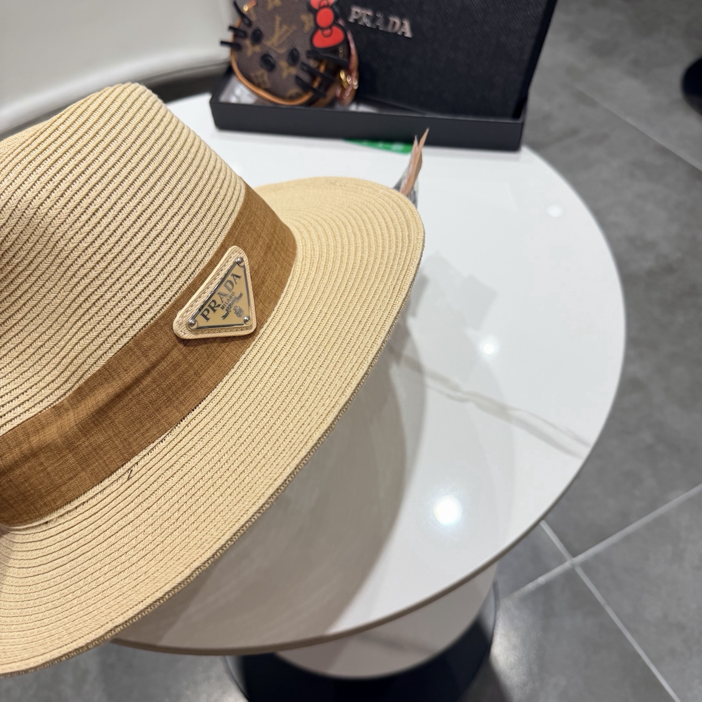 Prada普拉达夏天防晒遮阳帽子女网红款度假海边巴拿马草帽复古凹顶大檐礼帽潮
