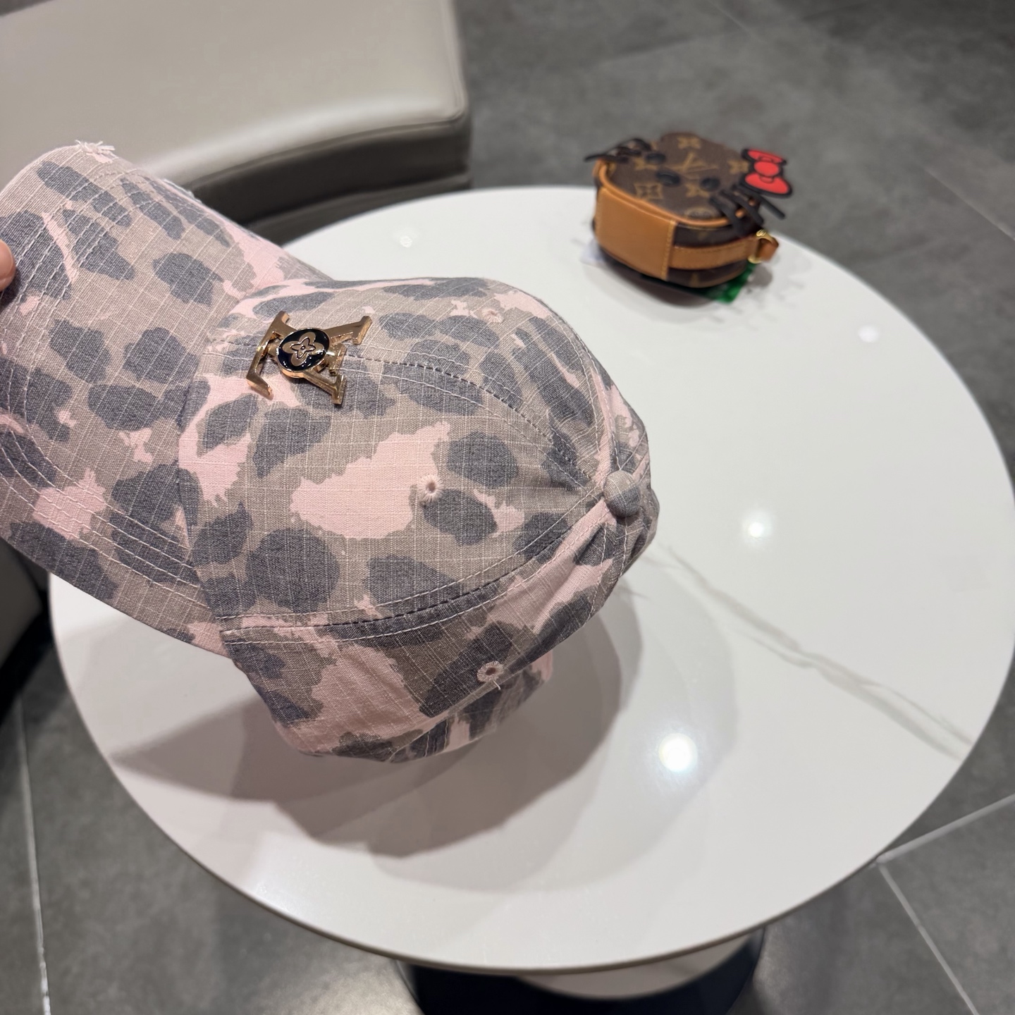 🧢路易威登棒球帽 LouisVuitton😍新款LV棒球帽，重工打造♥️高端大气，百搭款🤗男女通用！