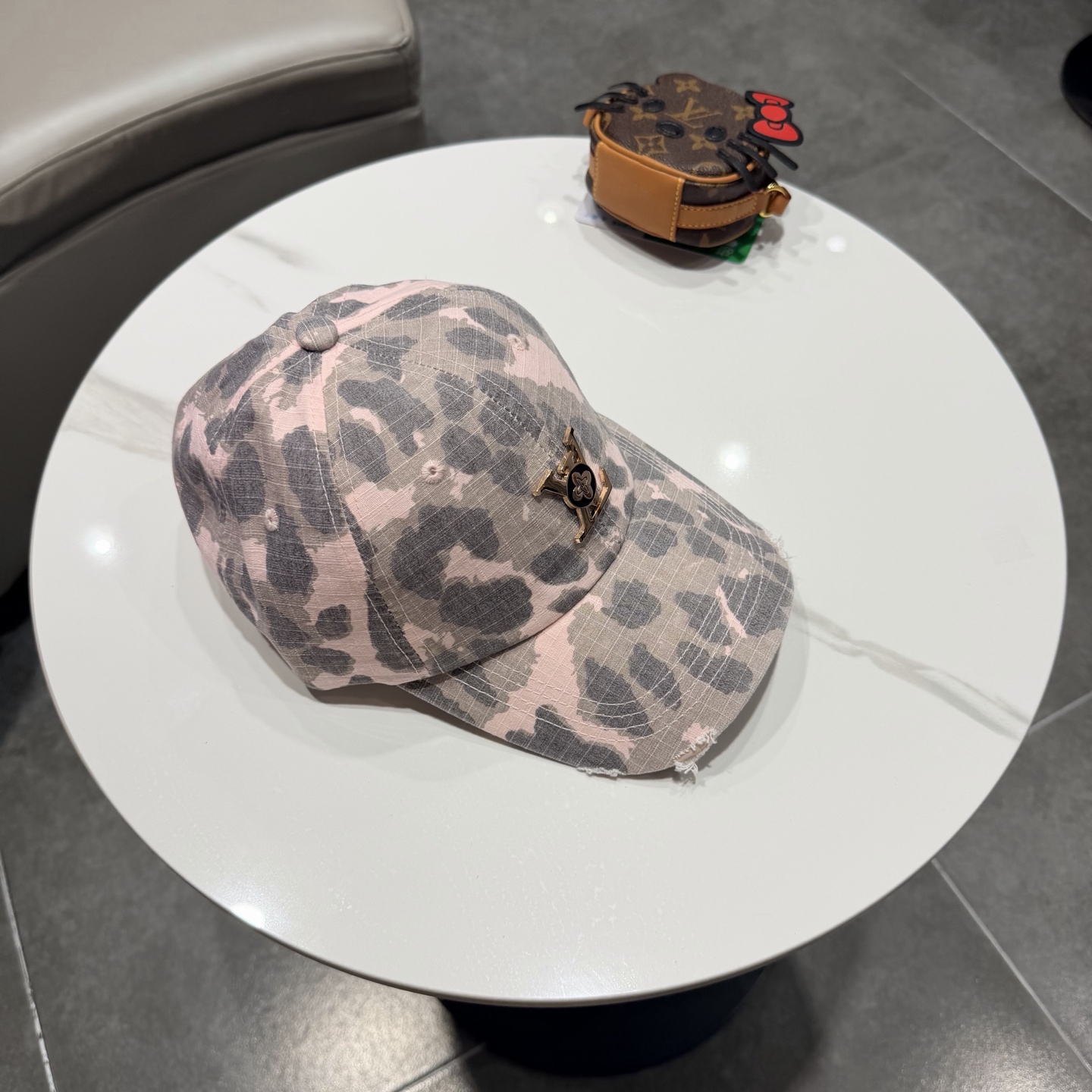 🧢路易威登棒球帽 LouisVuitton😍新款LV棒球帽，重工打造♥️高端大气，百搭款🤗男女通用！