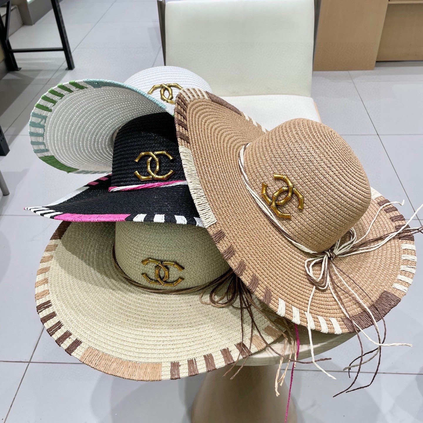 Chanel香奈儿大帽檐遮阳草帽春夏海边度假女士太阳帽时尚遮脸蝴蝶结防晒帽批发