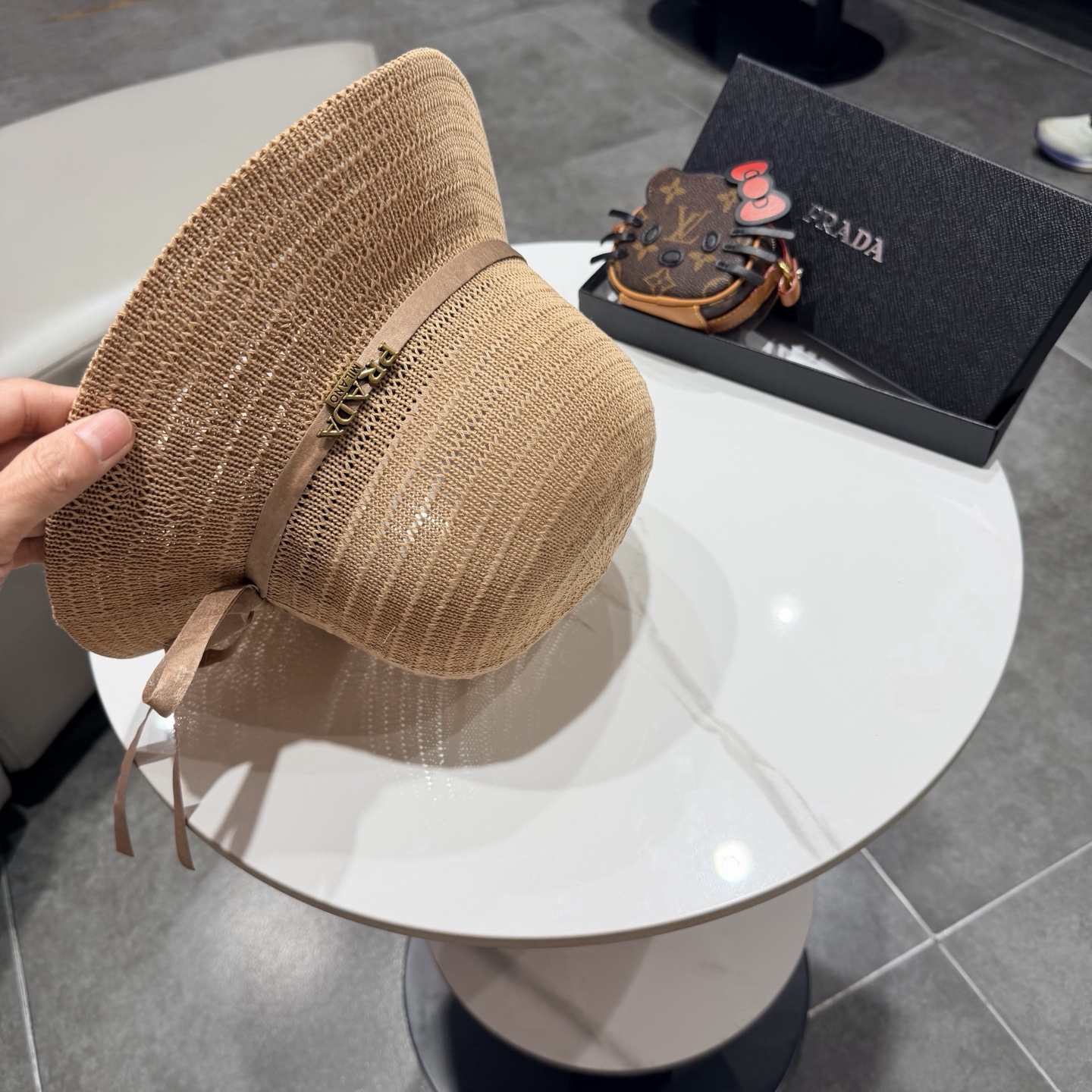 Prada2026新款针织渔夫帽独特设计～复古独特设计