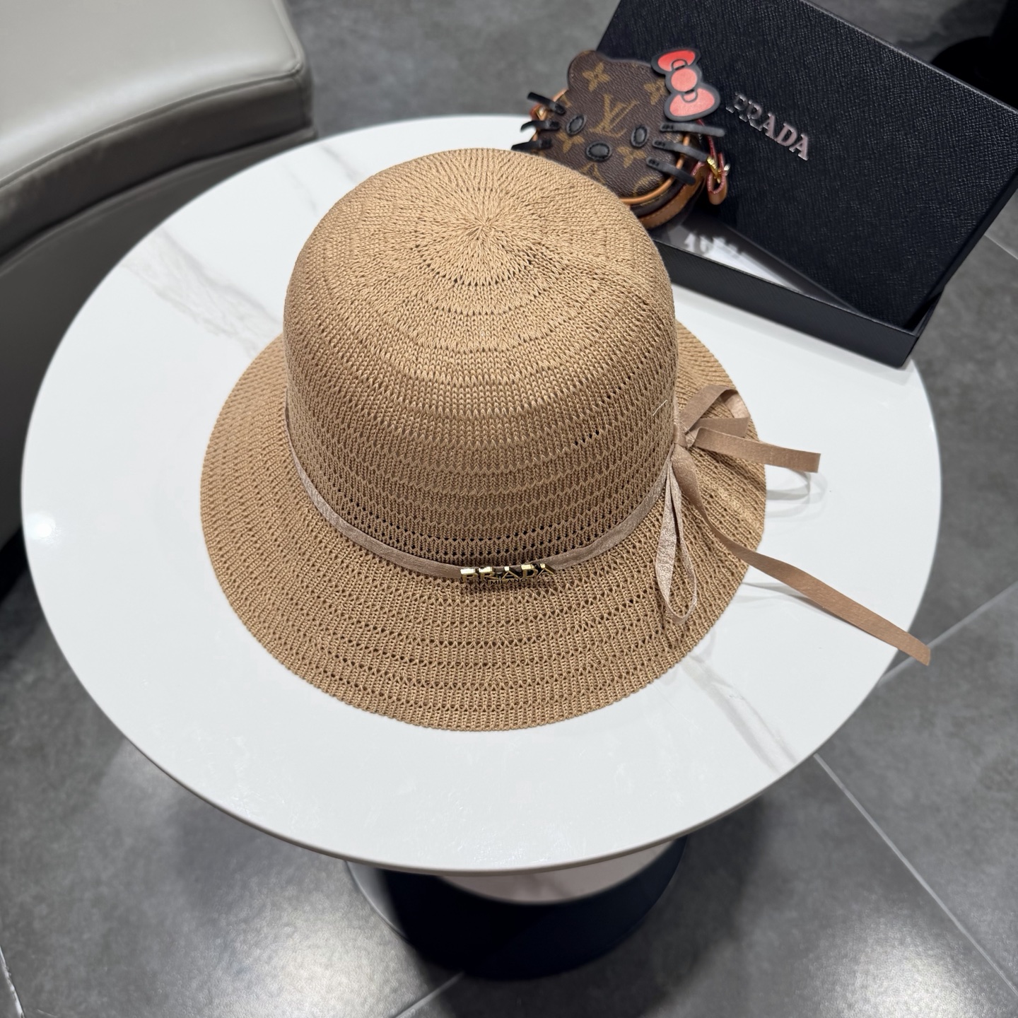 Prada2026新款针织渔夫帽独特设计～复古独特设计
