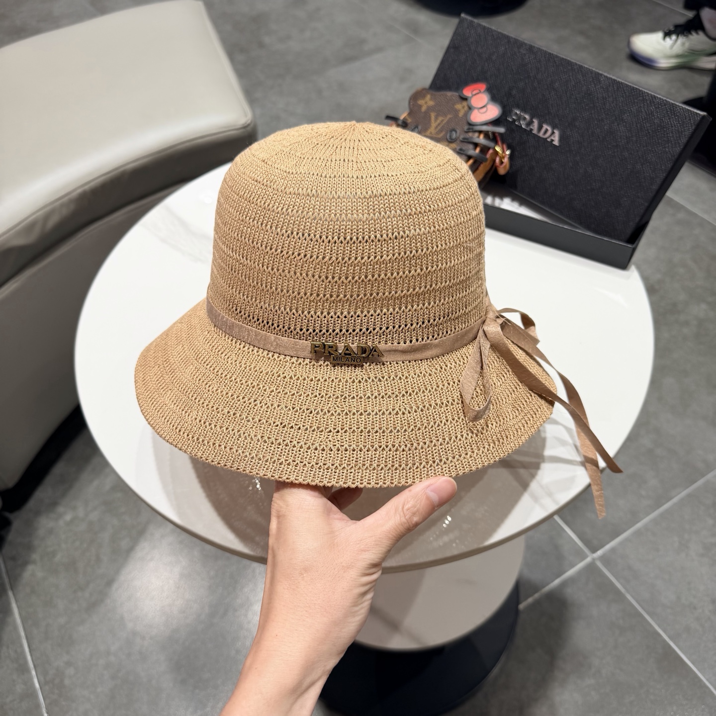 Prada2026新款针织渔夫帽独特设计～复古独特设计