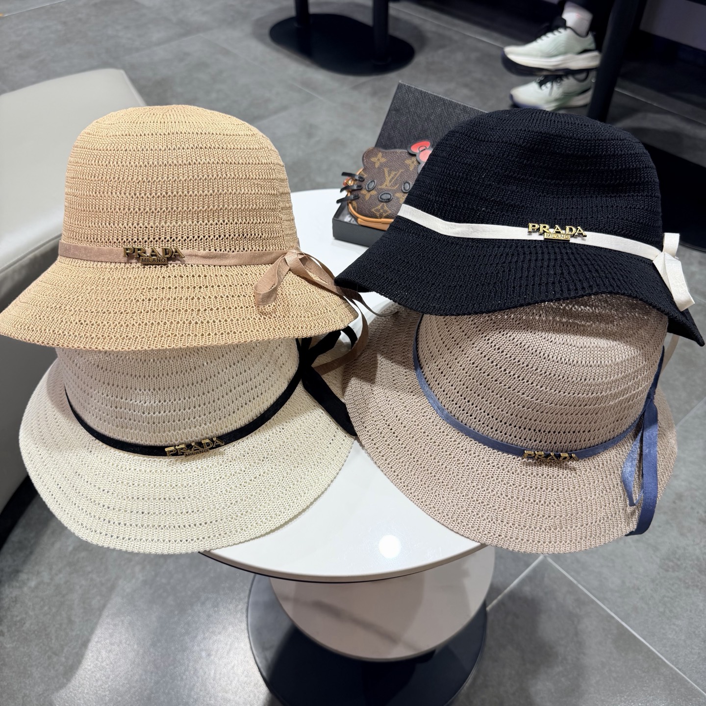 Prada2026新款针织渔夫帽独特设计～复古独特设计
