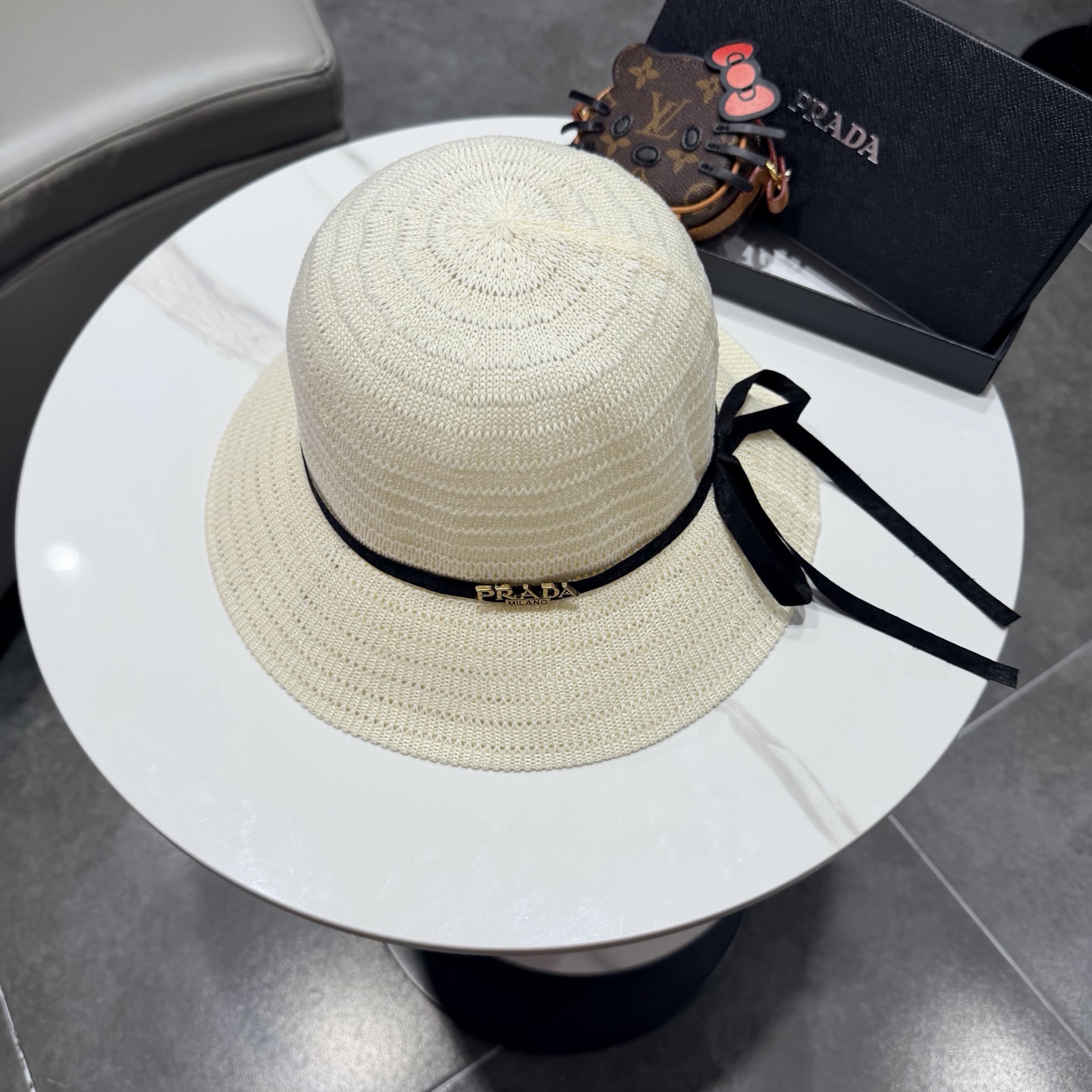Prada2026新款针织渔夫帽独特设计～复古独特设计