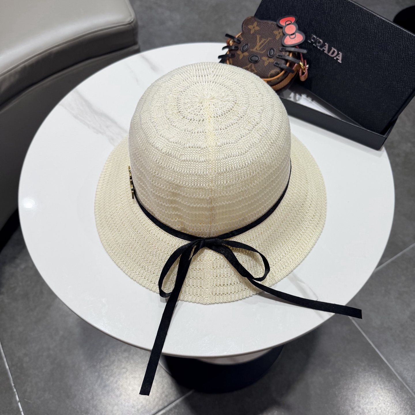Prada2026新款针织渔夫帽独特设计～复古独特设计