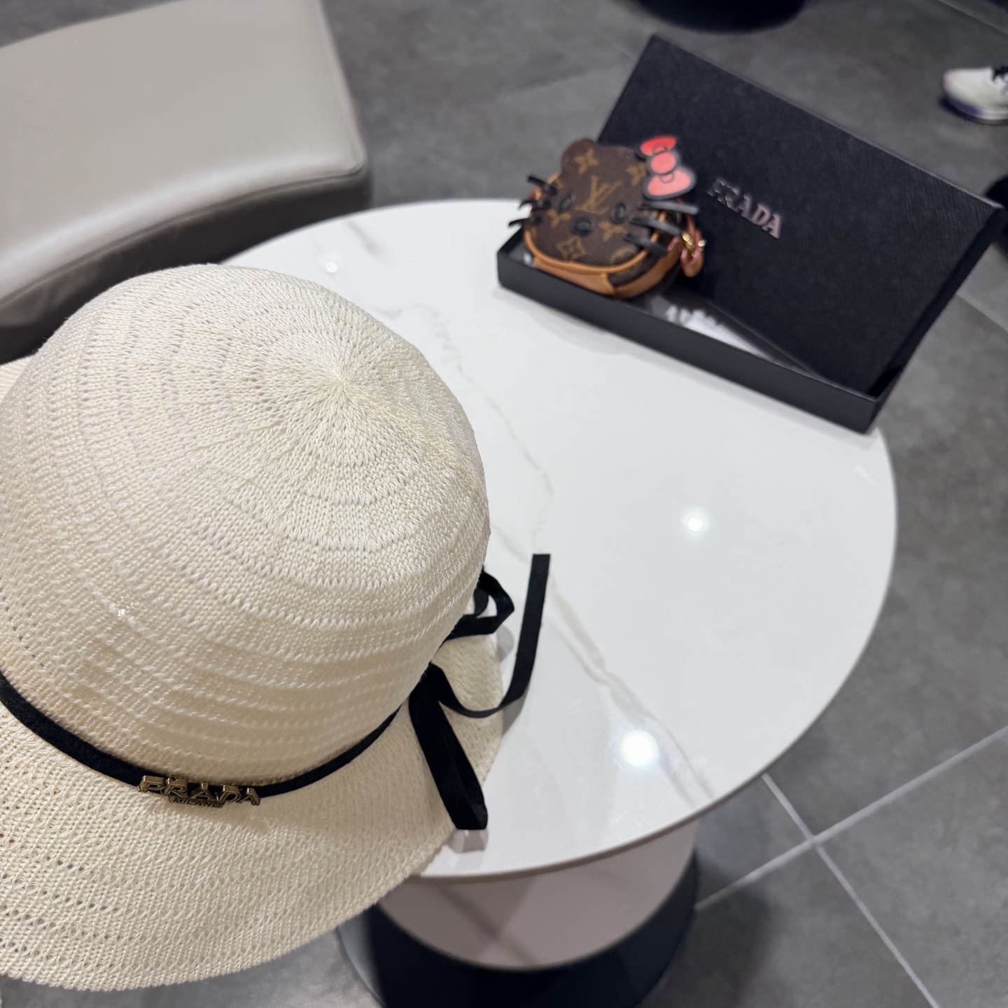 Prada2026新款针织渔夫帽独特设计～复古独特设计