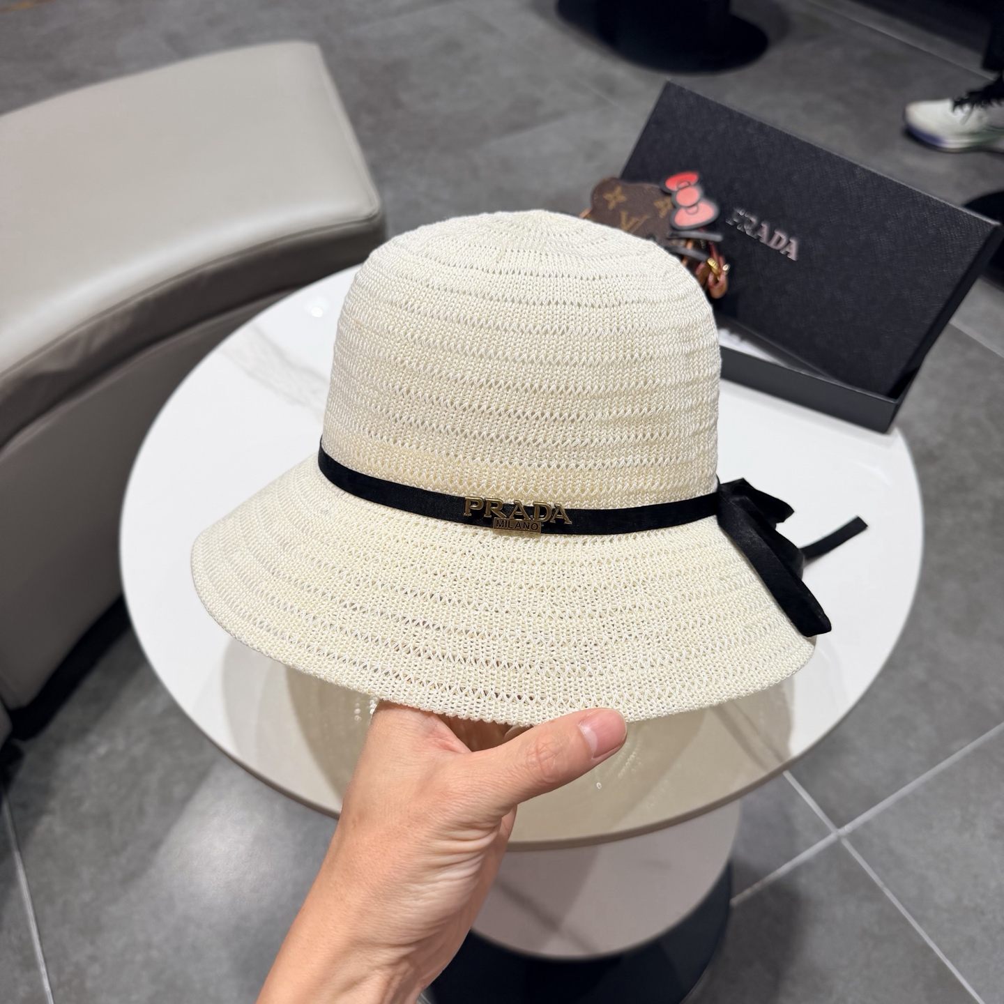 Prada2026新款针织渔夫帽独特设计～复古独特设计