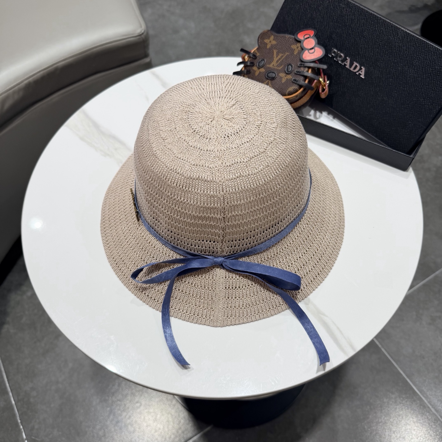 Prada2026新款针织渔夫帽独特设计～复古独特设计
