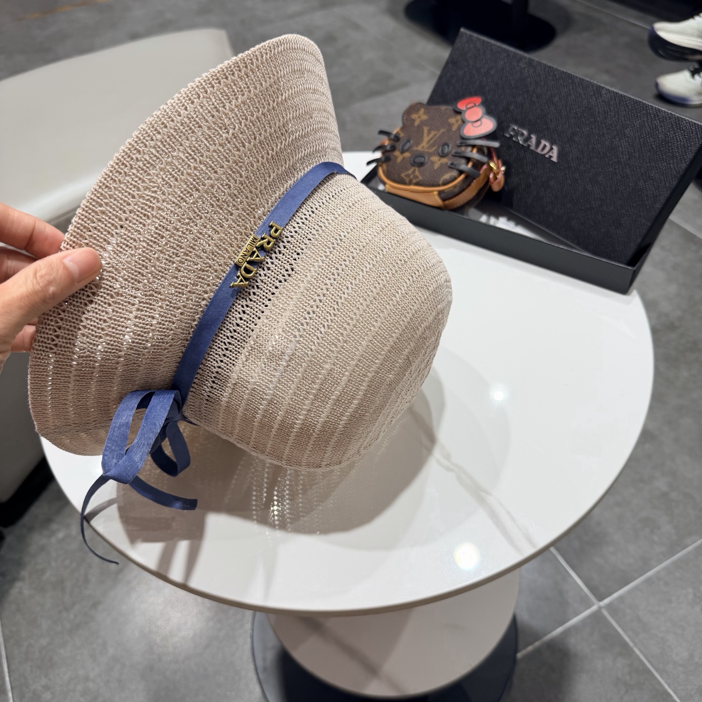 Prada2026新款针织渔夫帽独特设计～复古独特设计