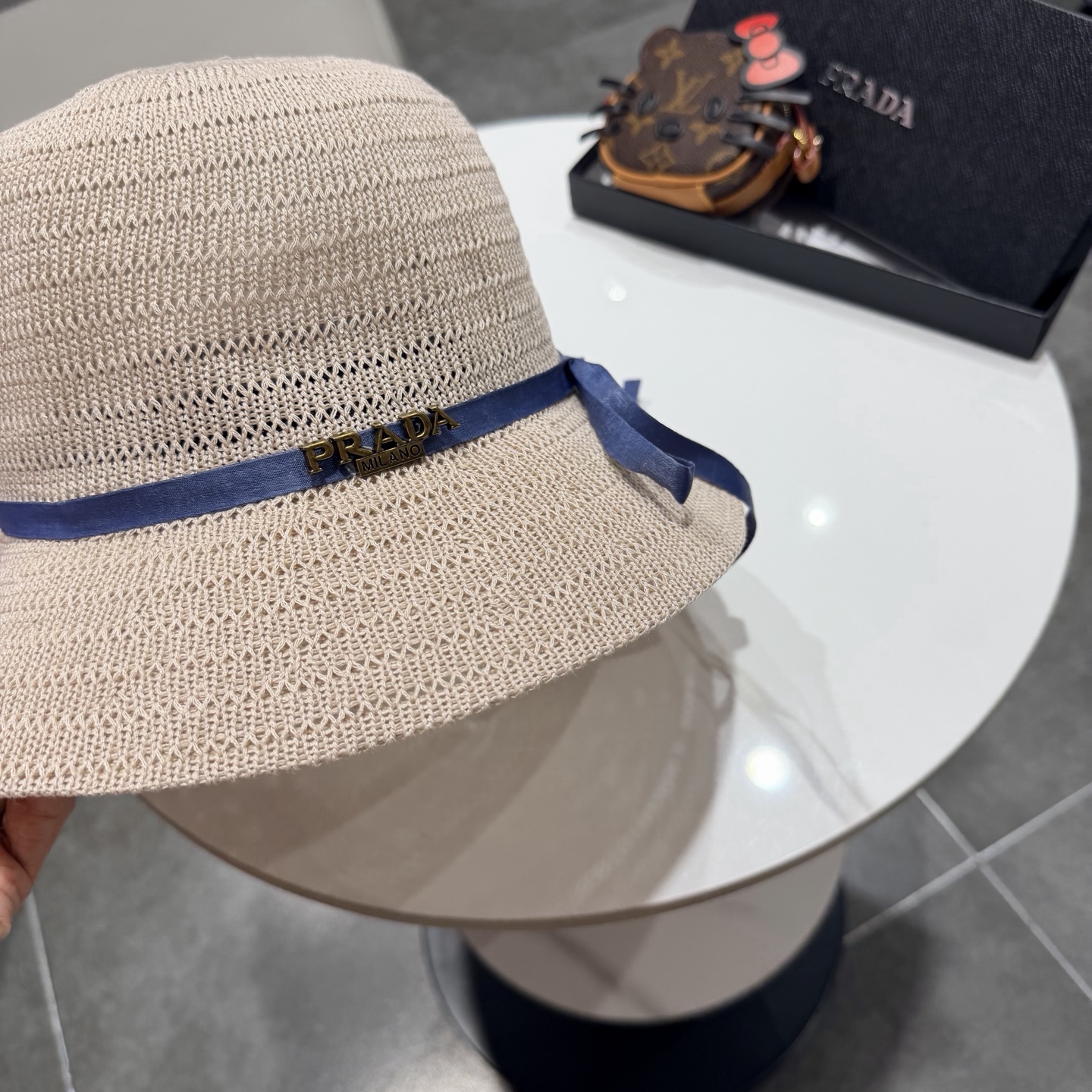 Prada2026新款针织渔夫帽独特设计～复古独特设计