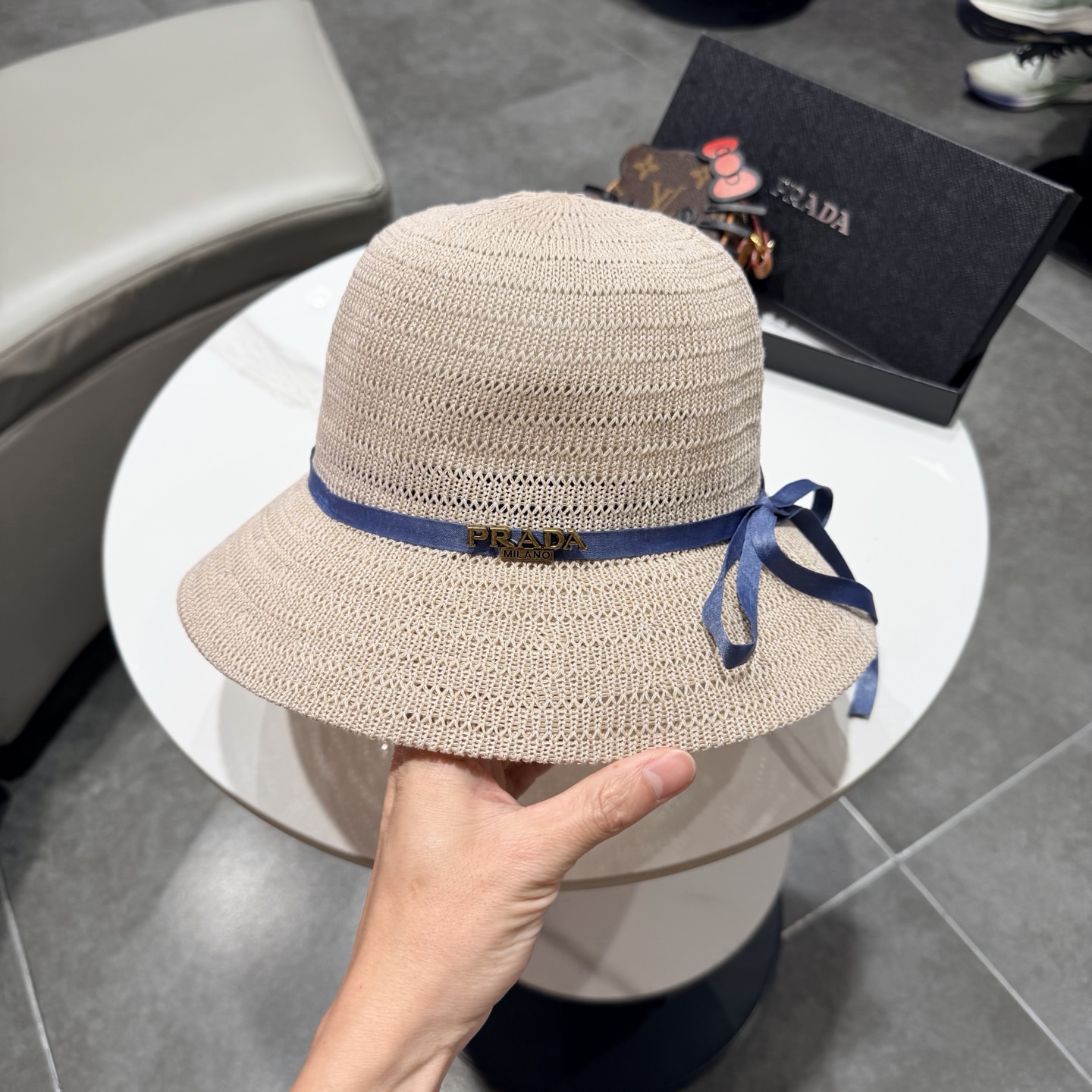 Prada2026新款针织渔夫帽独特设计～复古独特设计