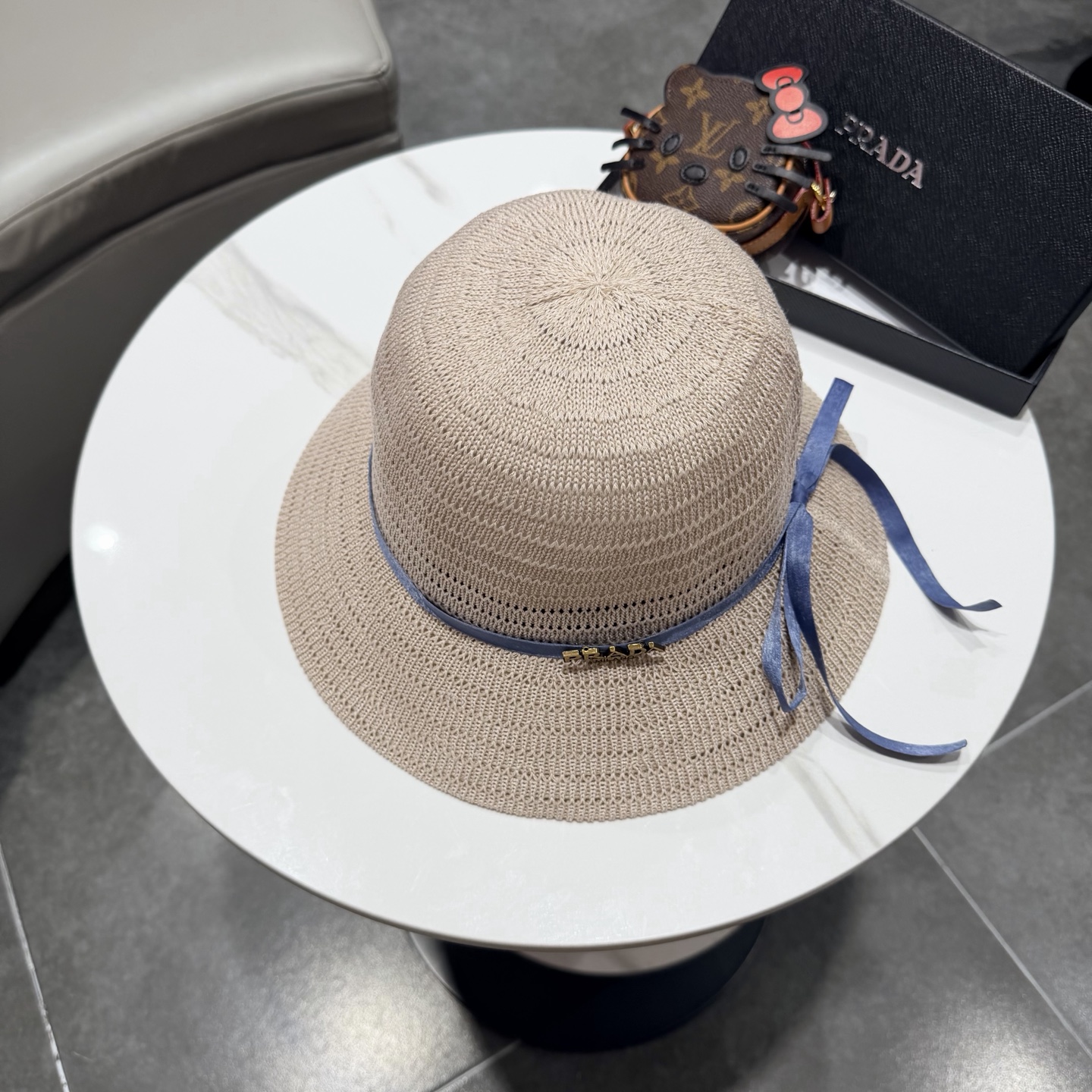 Prada2026新款针织渔夫帽独特设计～复古独特设计
