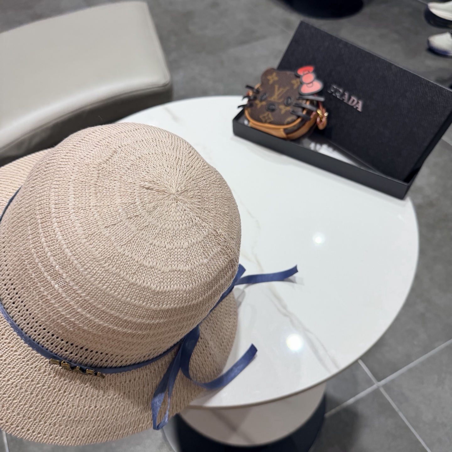 Prada2026新款针织渔夫帽独特设计～复古独特设计