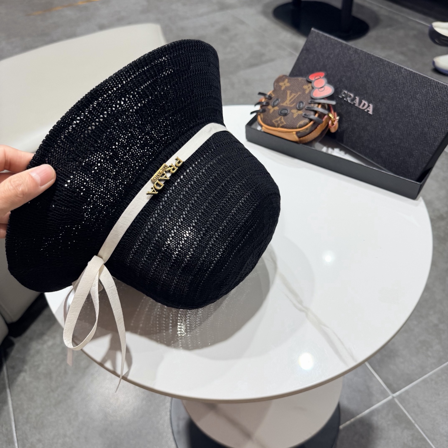 Prada2026新款针织渔夫帽独特设计～复古独特设计