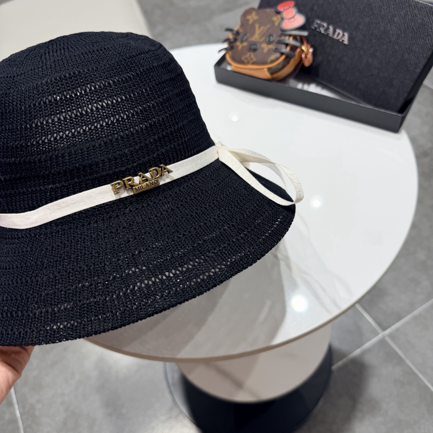 Prada2026新款针织渔夫帽独特设计～复古独特设计