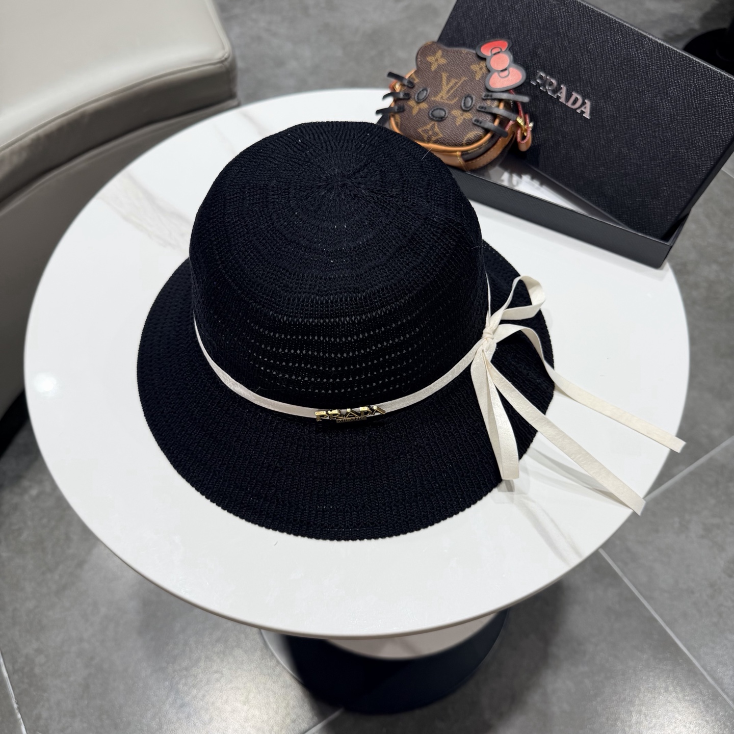 Prada2026新款针织渔夫帽独特设计～复古独特设计