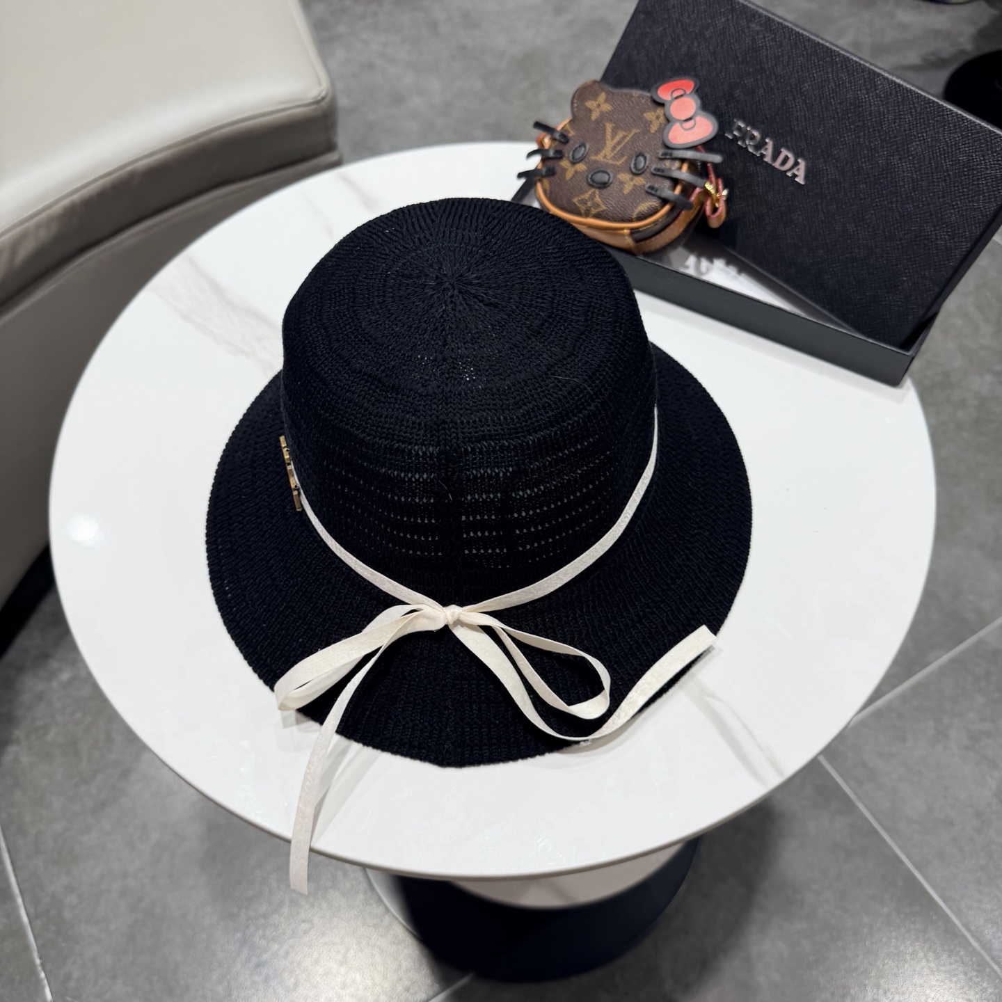 Prada2026新款针织渔夫帽独特设计～复古独特设计