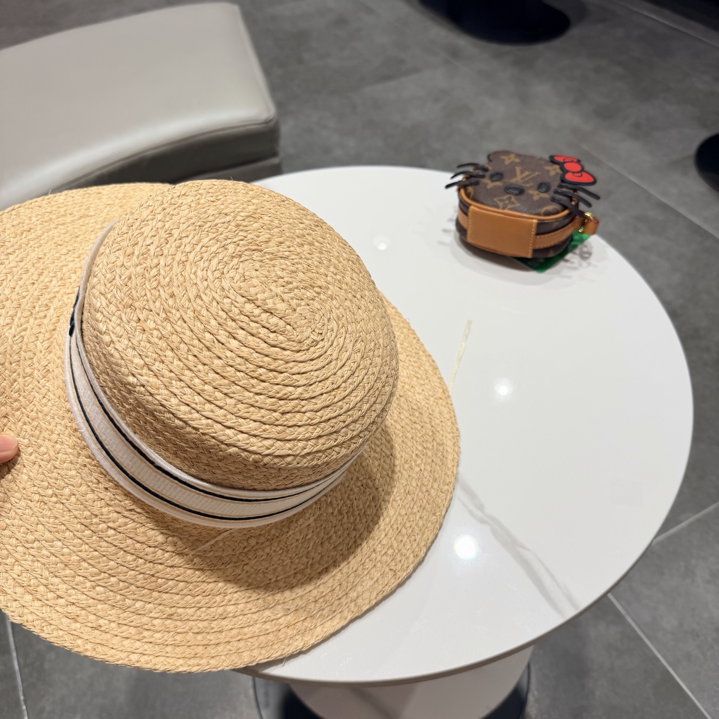 miumiu缪缪拉菲草帽，纯手工钩织供不应求，卖一个少一个，头围57cm