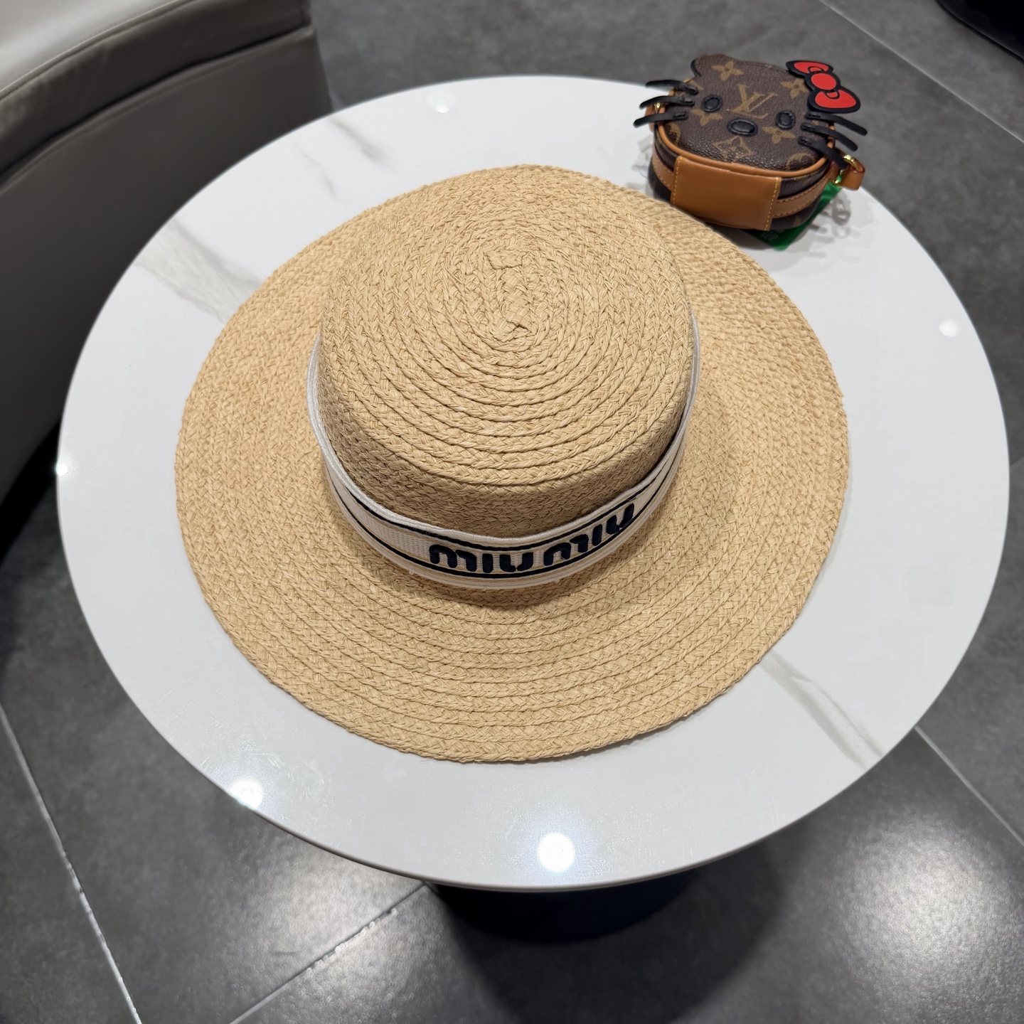 miumiu缪缪拉菲草帽，纯手工钩织供不应求，卖一个少一个，头围57cm