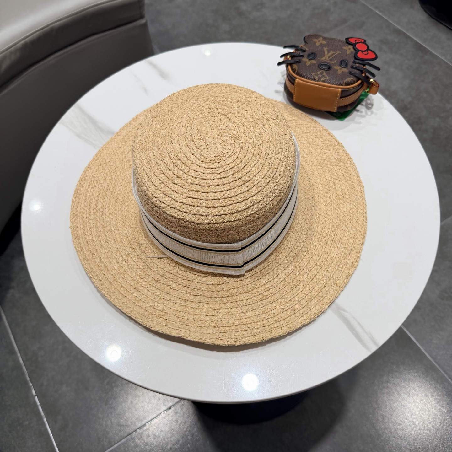 miumiu缪缪拉菲草帽，纯手工钩织供不应求，卖一个少一个，头围57cm