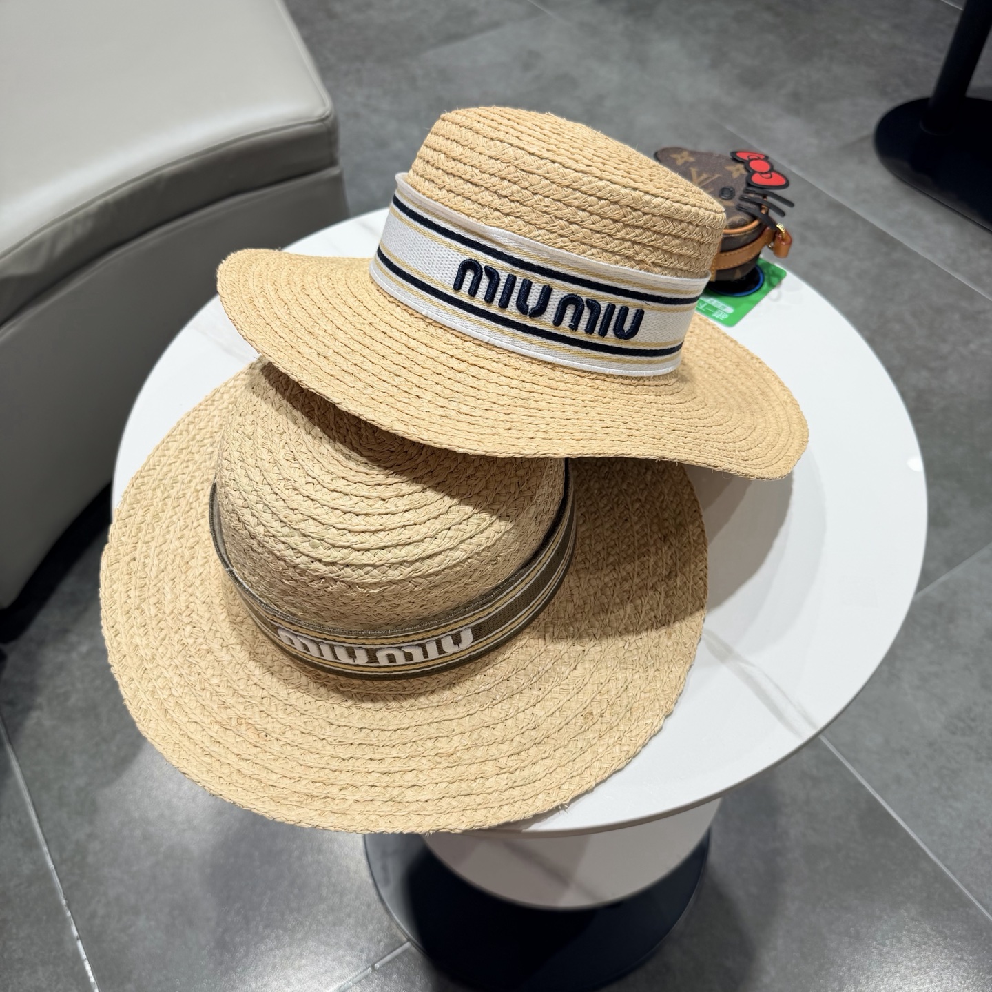 miumiu缪缪拉菲草帽，纯手工钩织供不应求，卖一个少一个，头围57cm