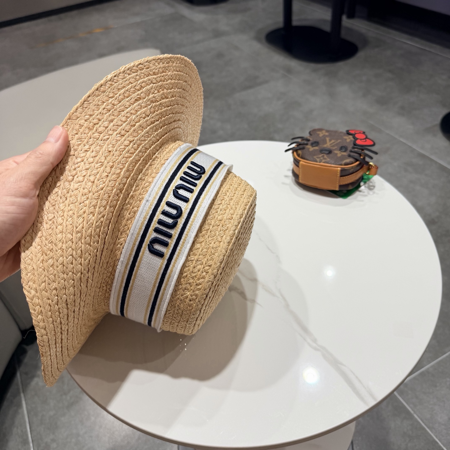 miumiu缪缪拉菲草帽，纯手工钩织供不应求，卖一个少一个，头围57cm