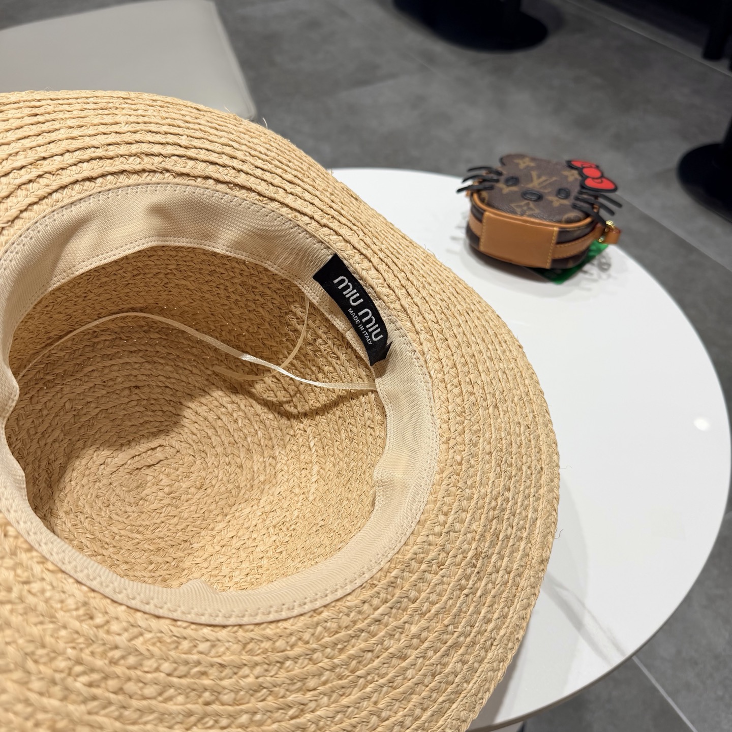 miumiu缪缪拉菲草帽，纯手工钩织供不应求，卖一个少一个，头围57cm