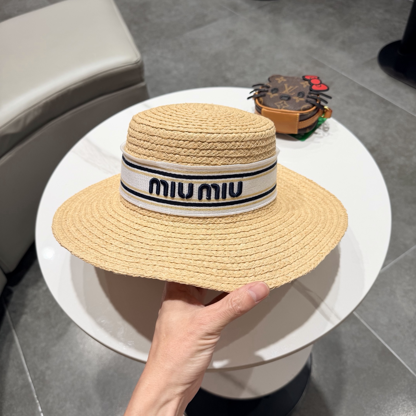 miumiu缪缪拉菲草帽，纯手工钩织供不应求，卖一个少一个，头围57cm